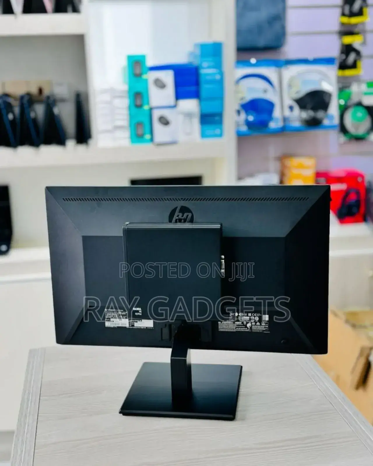 New Laptop HP OmniStudio X All-in-One 8GB Intel Core i5 SSD 256GB