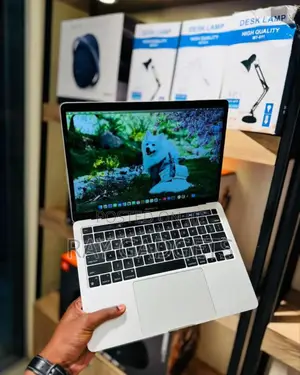 New Laptop Apple MacBook 2020 16GB Intel Core i7 SSD 512GB