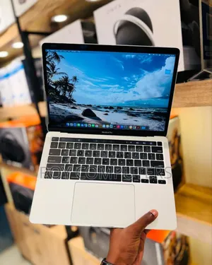 New Laptop Apple MacBook 2020 16GB Intel Core i7 SSD 512GB