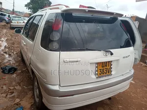 Toyota Raum 2002 White