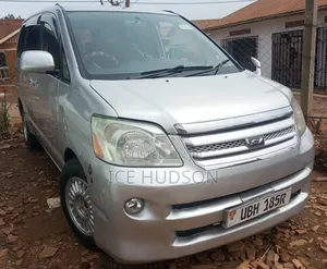 Toyota Noah 2006 Silver