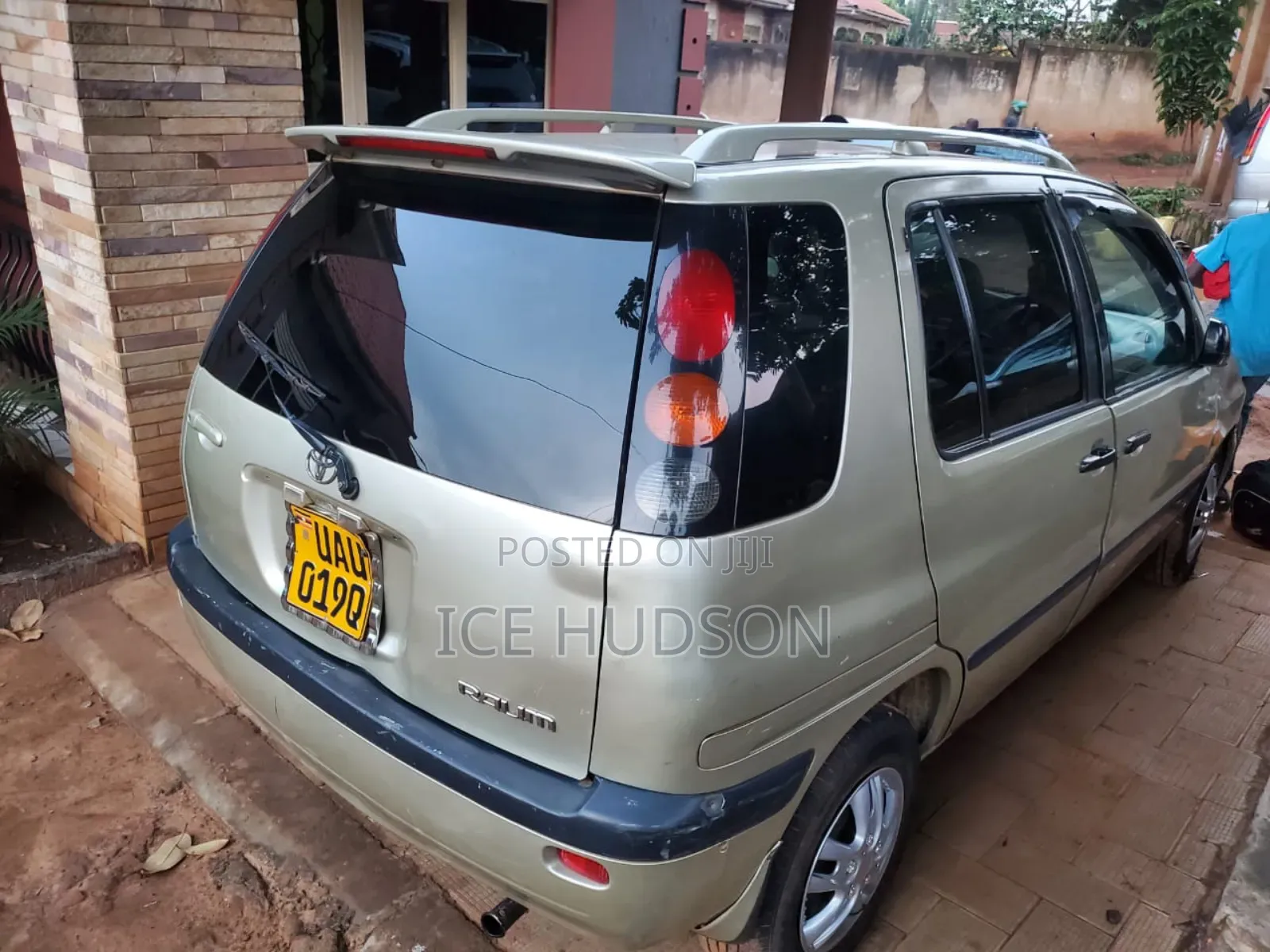 Toyota Raum 2003 Gold