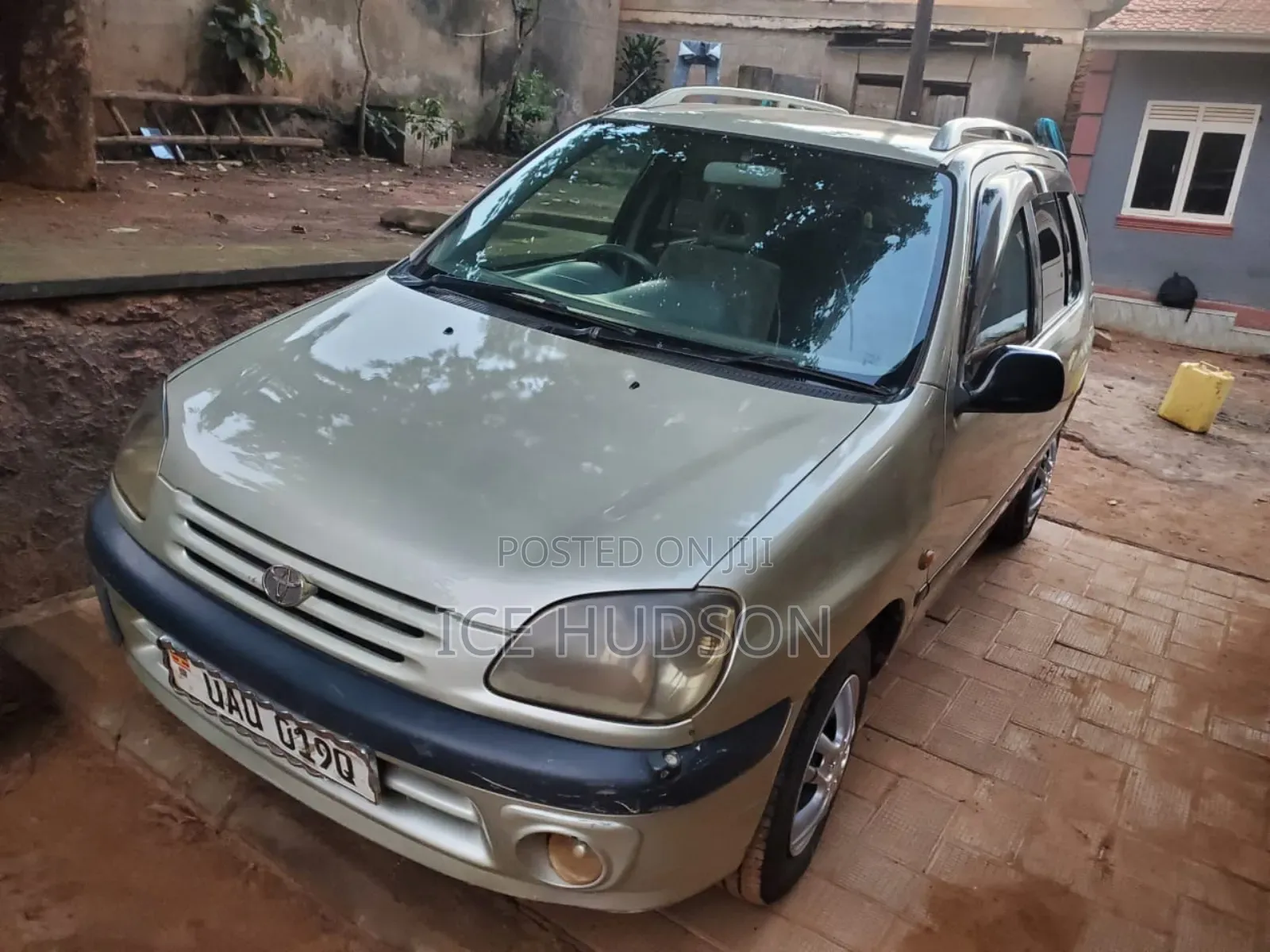 Toyota Raum 2003 Gold