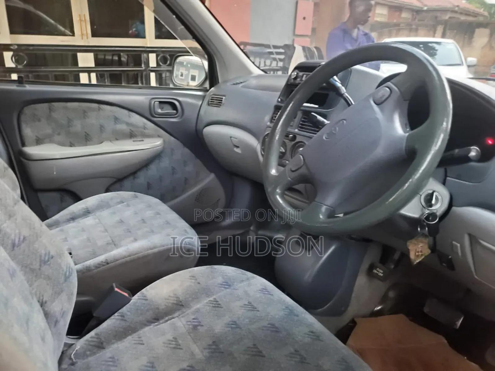 Toyota Raum 2003 Gold