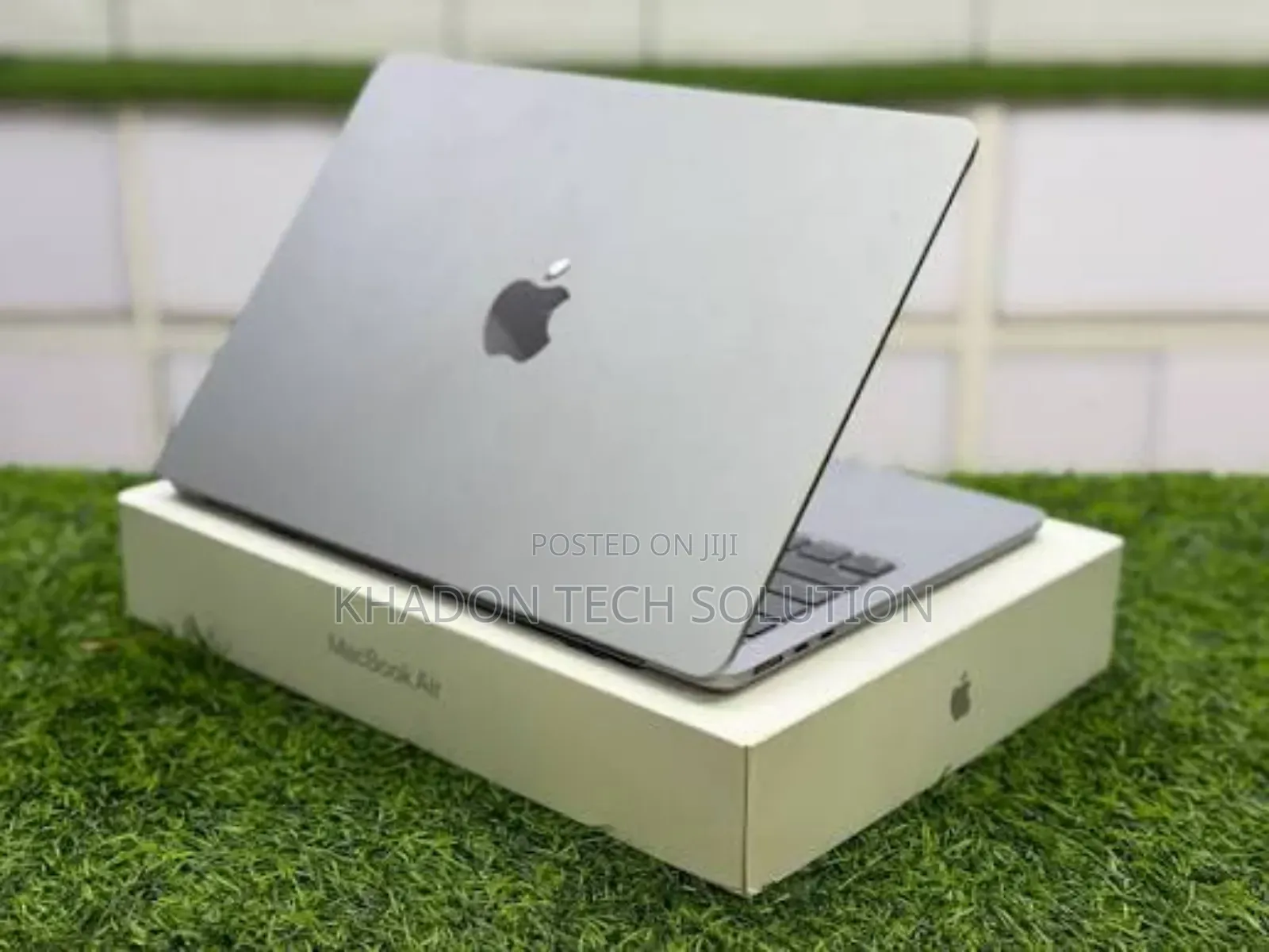 New Laptop Apple MacBook Air 2022 M2 16GB Apple M2 SSD 256GB