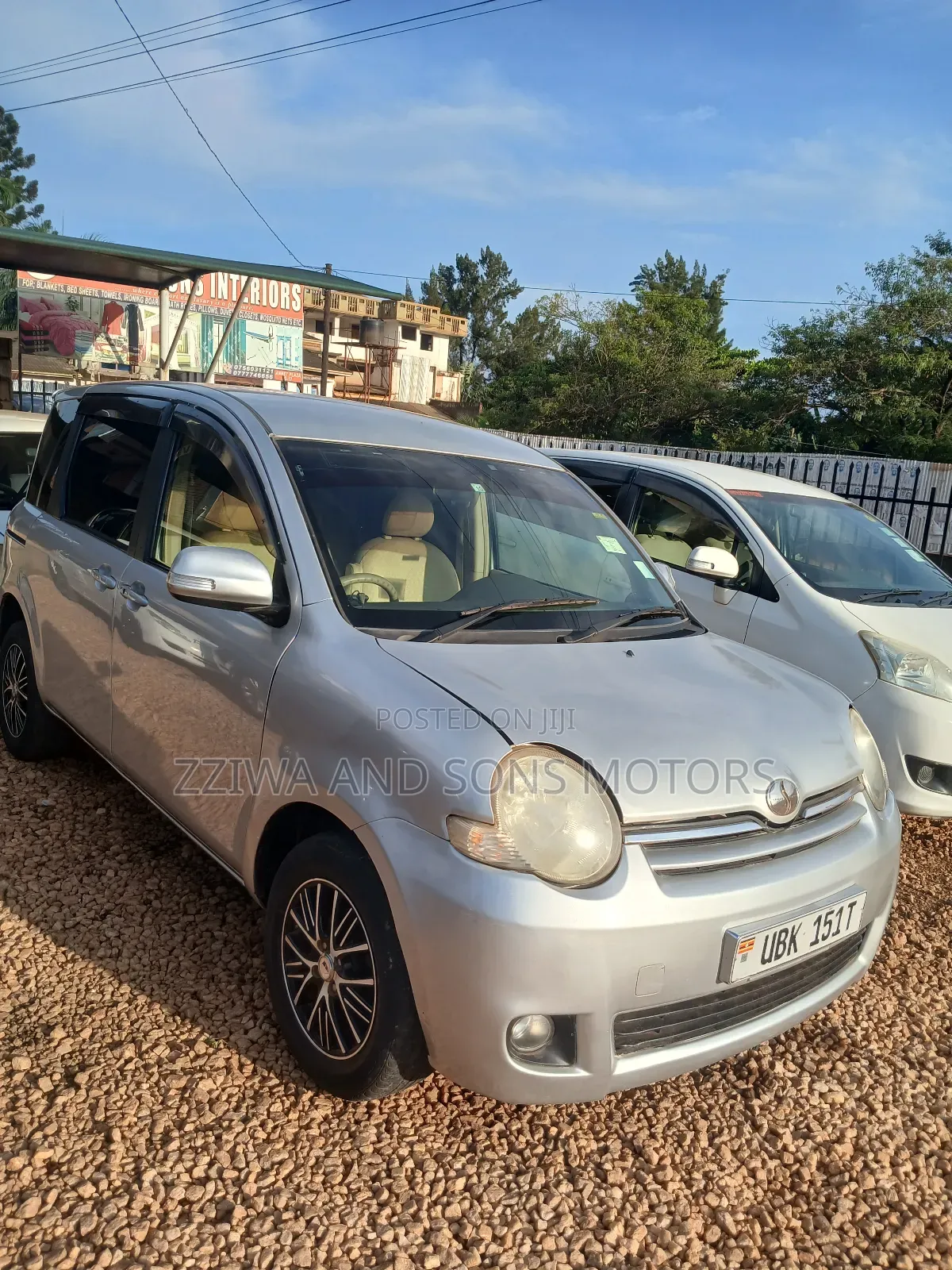 Toyota Sienta 1.5 FWD 2013 Silver