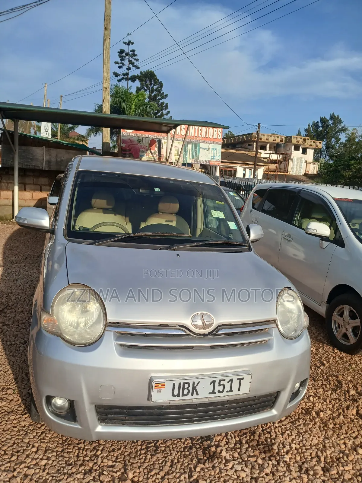 Toyota Sienta 1.5 FWD 2013 Silver