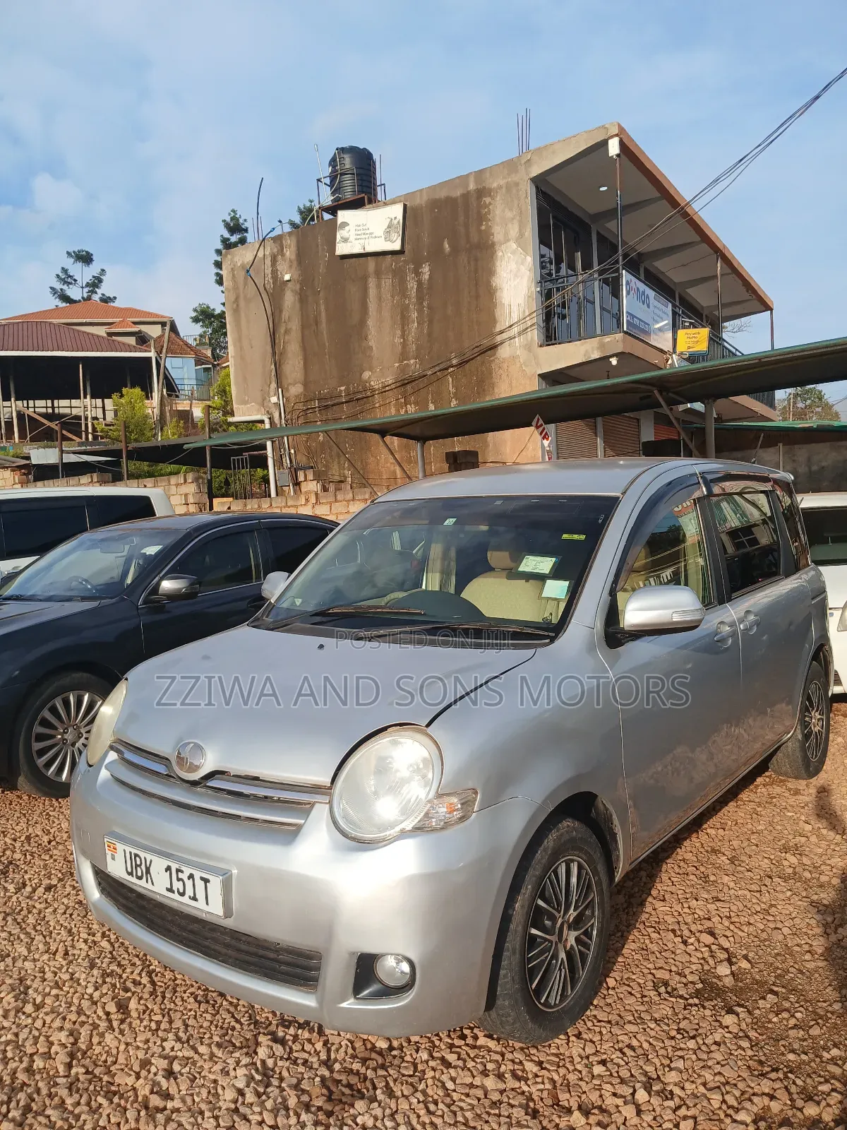 Toyota Sienta 1.5 FWD 2013 Silver
