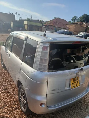 Toyota Sienta 1.5 FWD 2013 Silver