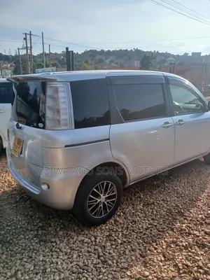 Toyota Sienta 1.5 FWD 2013 Silver