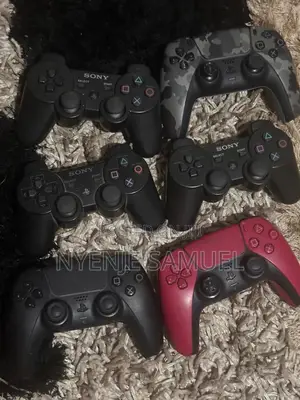Playstation 3 Slim With 3 Controllers,Chipped With 5games,Fc26 Cd