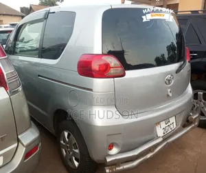 Toyota Porte 2007 Silver