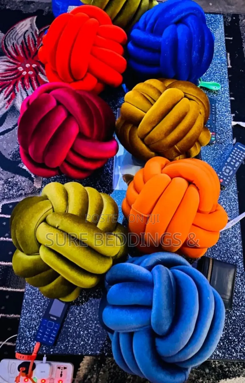 Luto Round Cushions