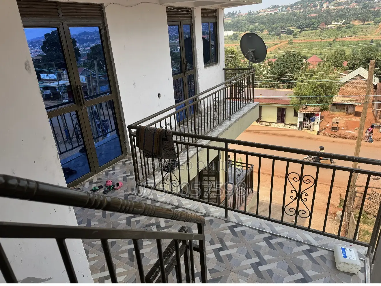 10bdrm Block of Flats in Ndejje - Kanyanya, Ssabagabo-Makindye for sale