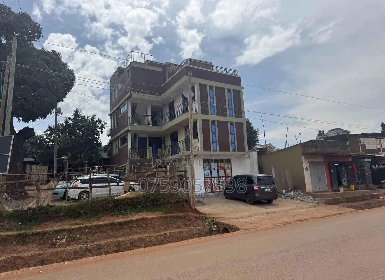 10bdrm Block of Flats in Ndejje - Kanyanya, Ssabagabo-Makindye for sale