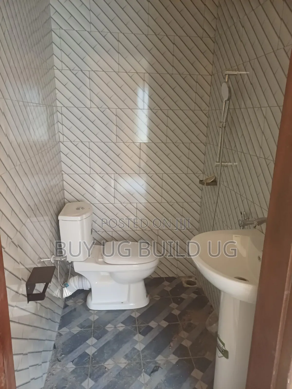 3bdrm Bungalow in Namasuba Town, Central Division for sale