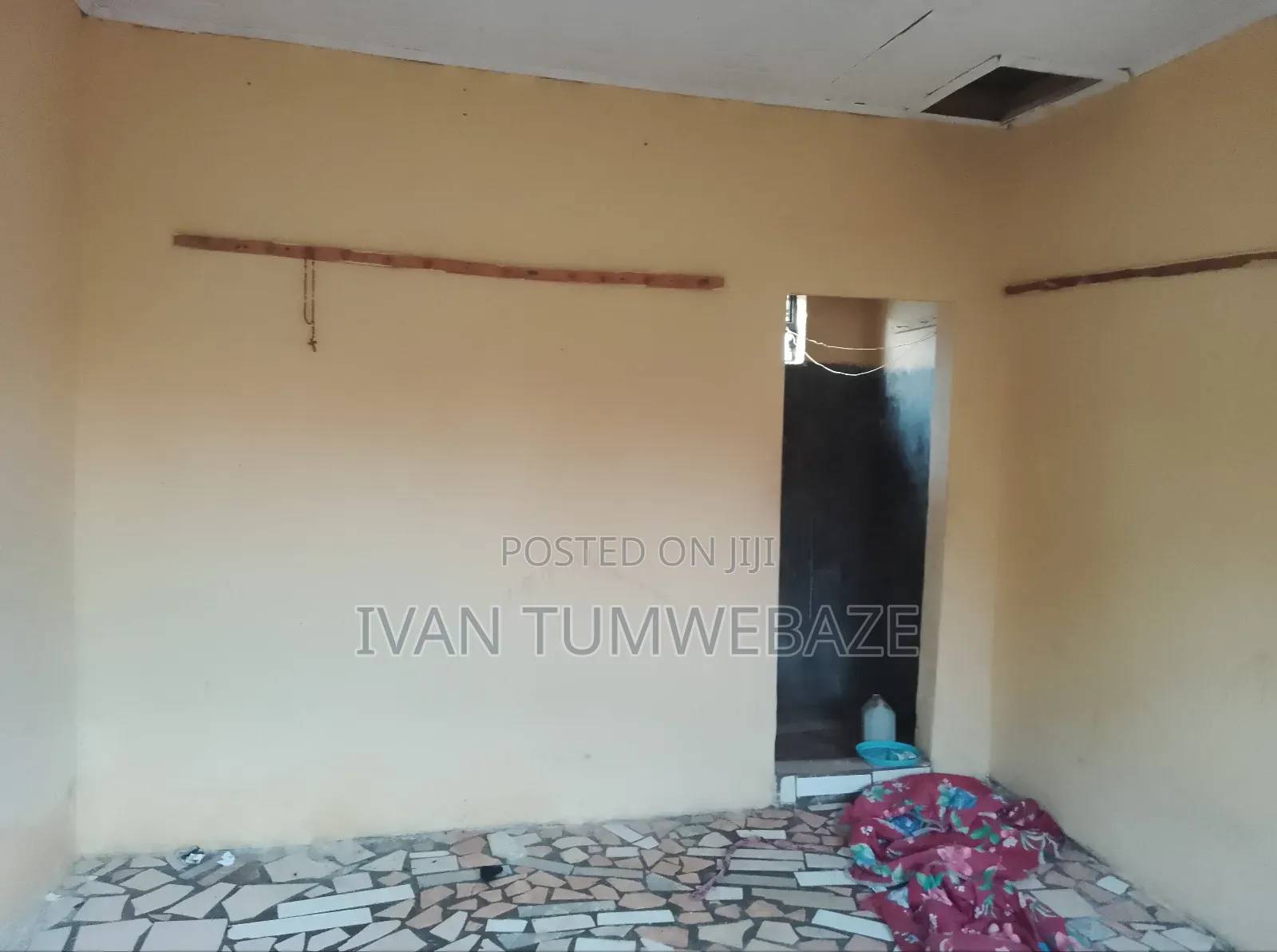1bdrm House in Zana Entebbe Road, Central Division for rent