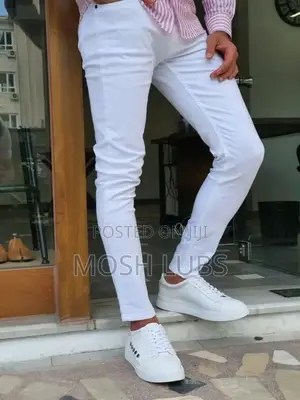 Levis Plain White Jeans