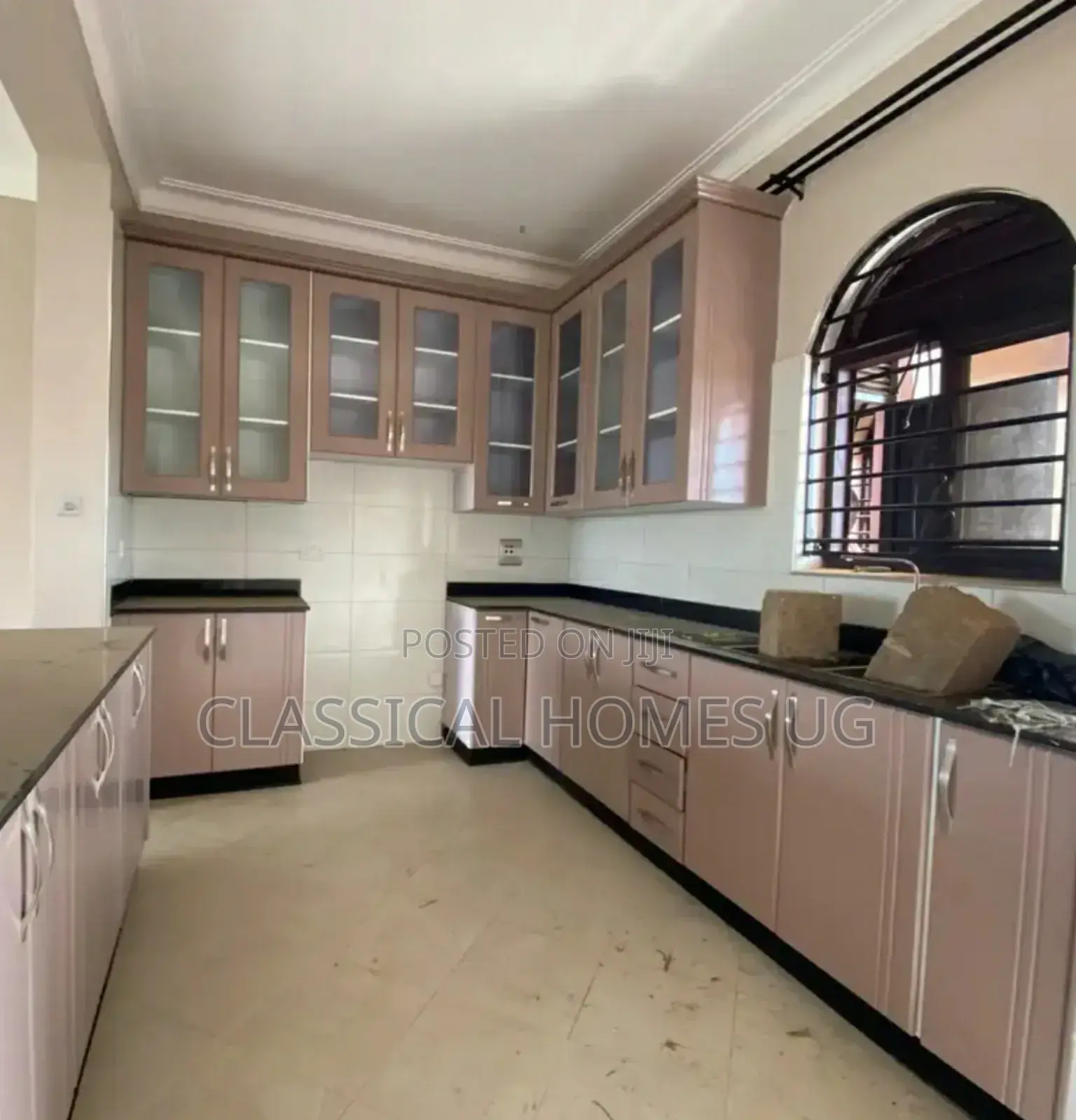 3bdrm Apartment in Lubowa Entebbe Road, Central Division for rent