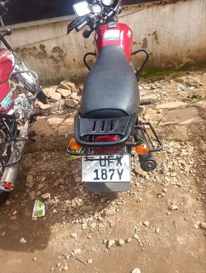TVS HLX 125 2023 Red