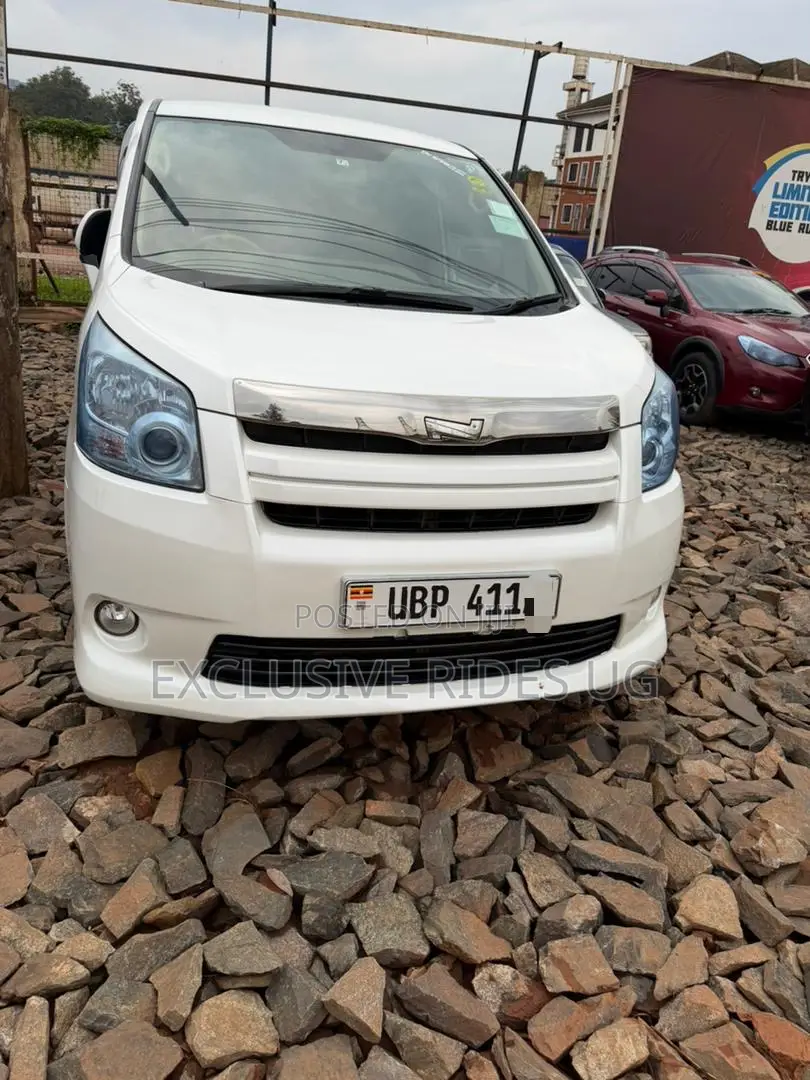 Toyota Noah 2009 Pearl