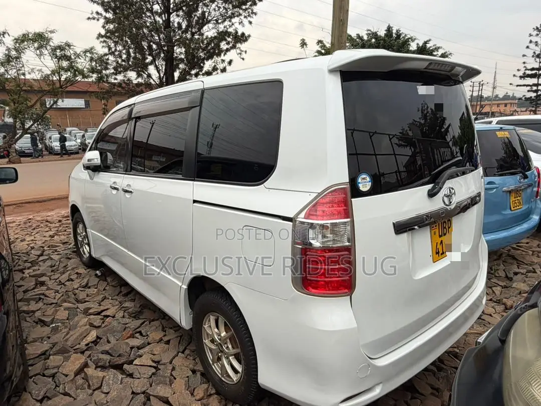 Toyota Noah 2009 Pearl
