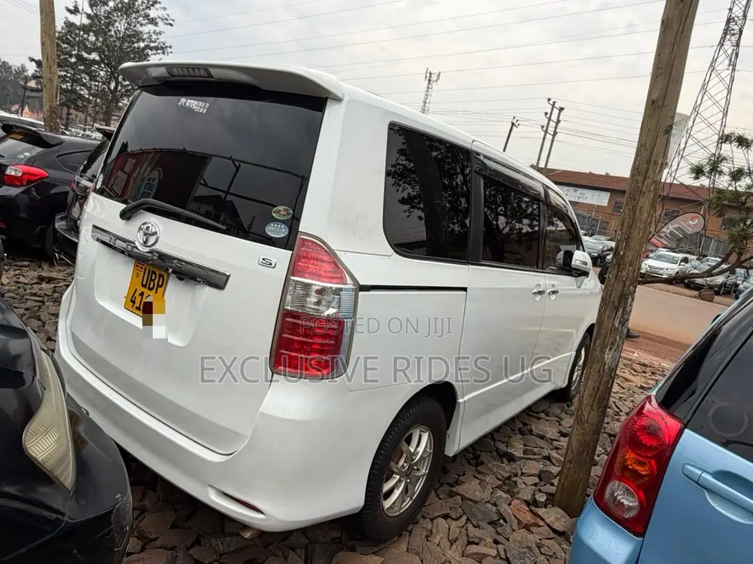 Toyota Noah 2009 Pearl