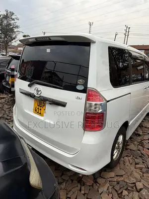 Toyota Noah 2009 Pearl