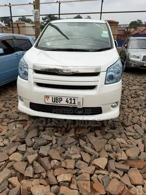 Toyota Noah 2009 Pearl