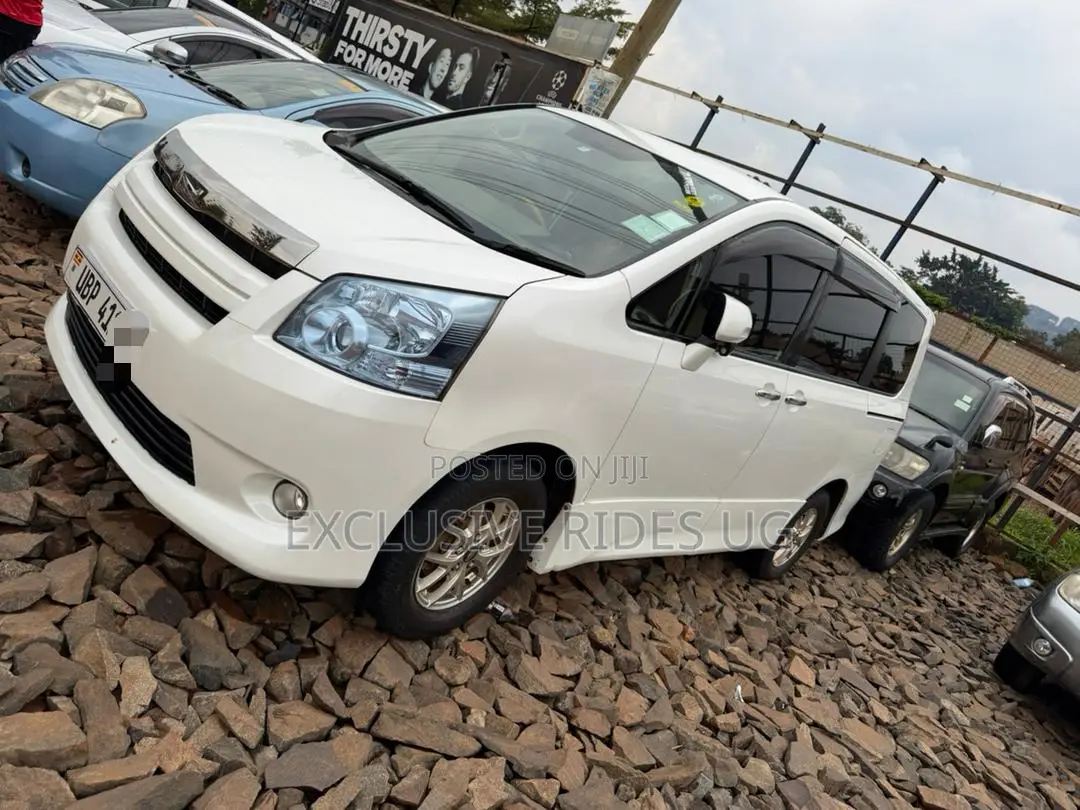 Toyota Noah 2009 Pearl