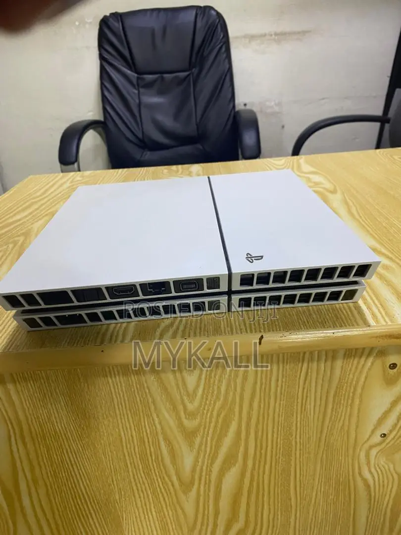 White Colored Ps4 Standard, 9 Games, 2controllers