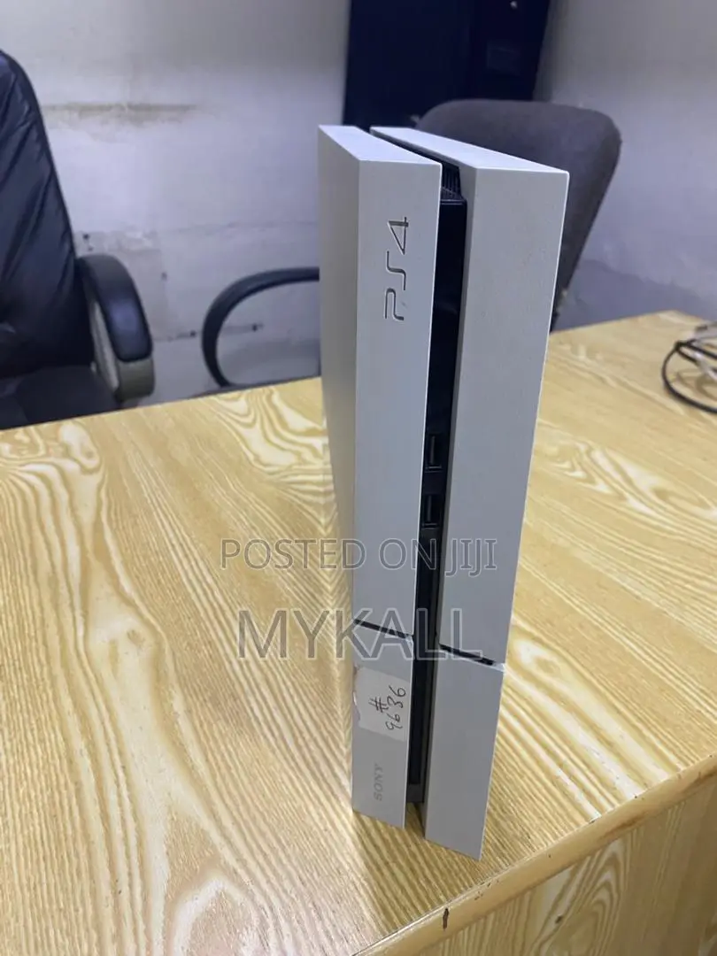 White Colored Ps4 Standard, 9 Games, 2controllers