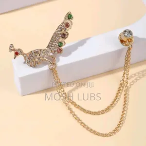 Kings Golden Suitlapel Brooche