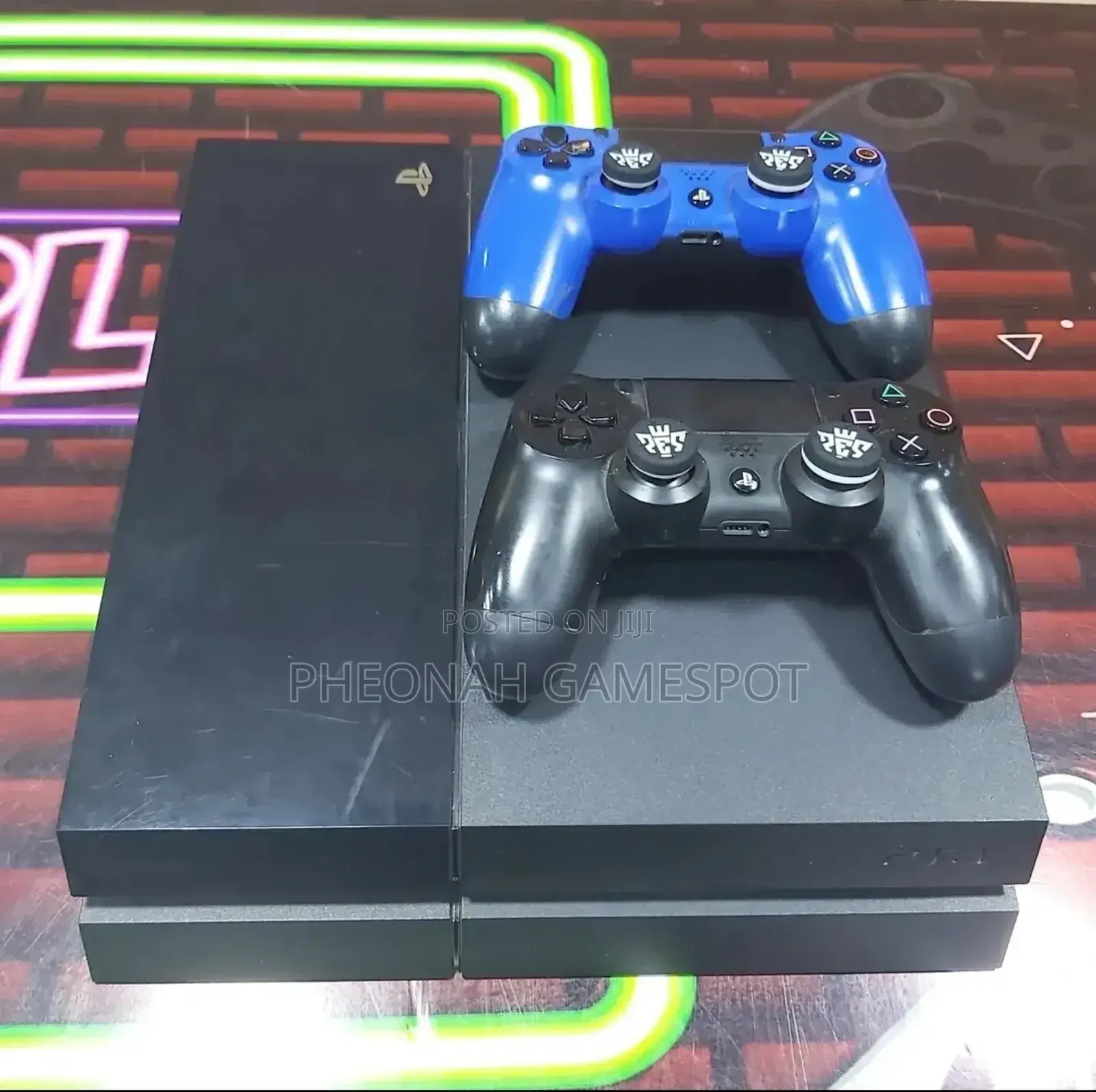 Chipped Playstation 4; Ps4. 13 Games, 2 Pads. Very Original,Happy Life