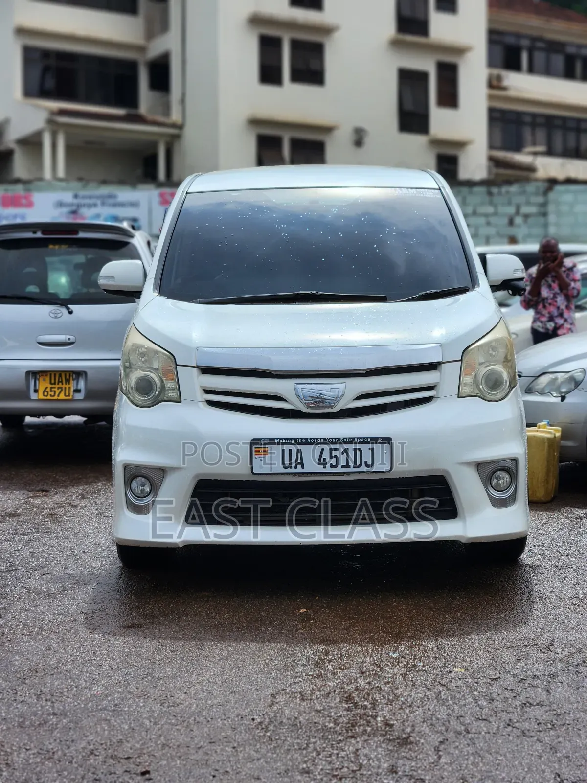 Toyota Noah 2.0 143hp AWD (8 Seater) 2010 White