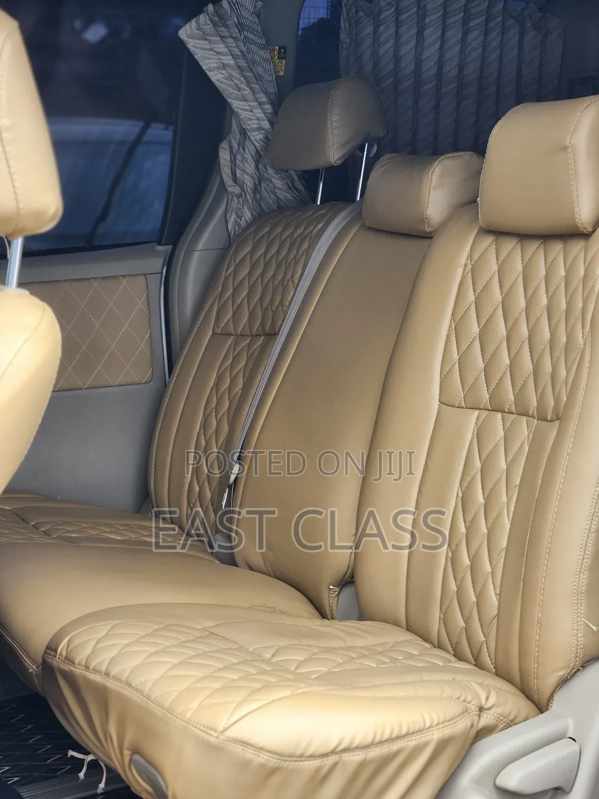 Toyota Noah 2.0 143hp AWD (8 Seater) 2010 White