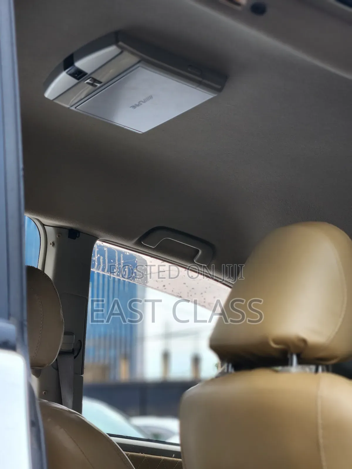 Toyota Noah 2.0 143hp AWD (8 Seater) 2010 White