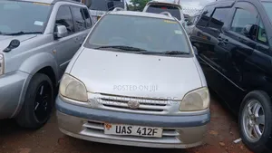 Toyota Raum 2001 Silver