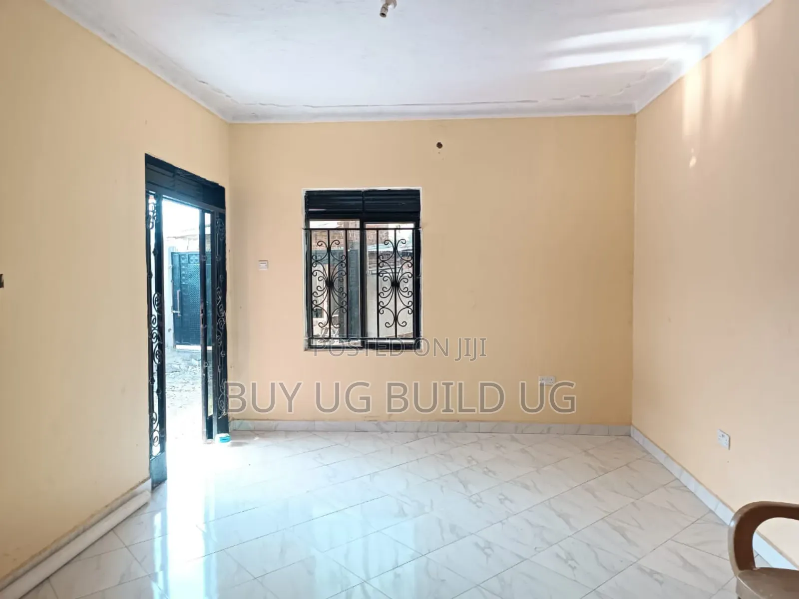 3bdrm Bungalow in Kira Nakwero, Division B for sale