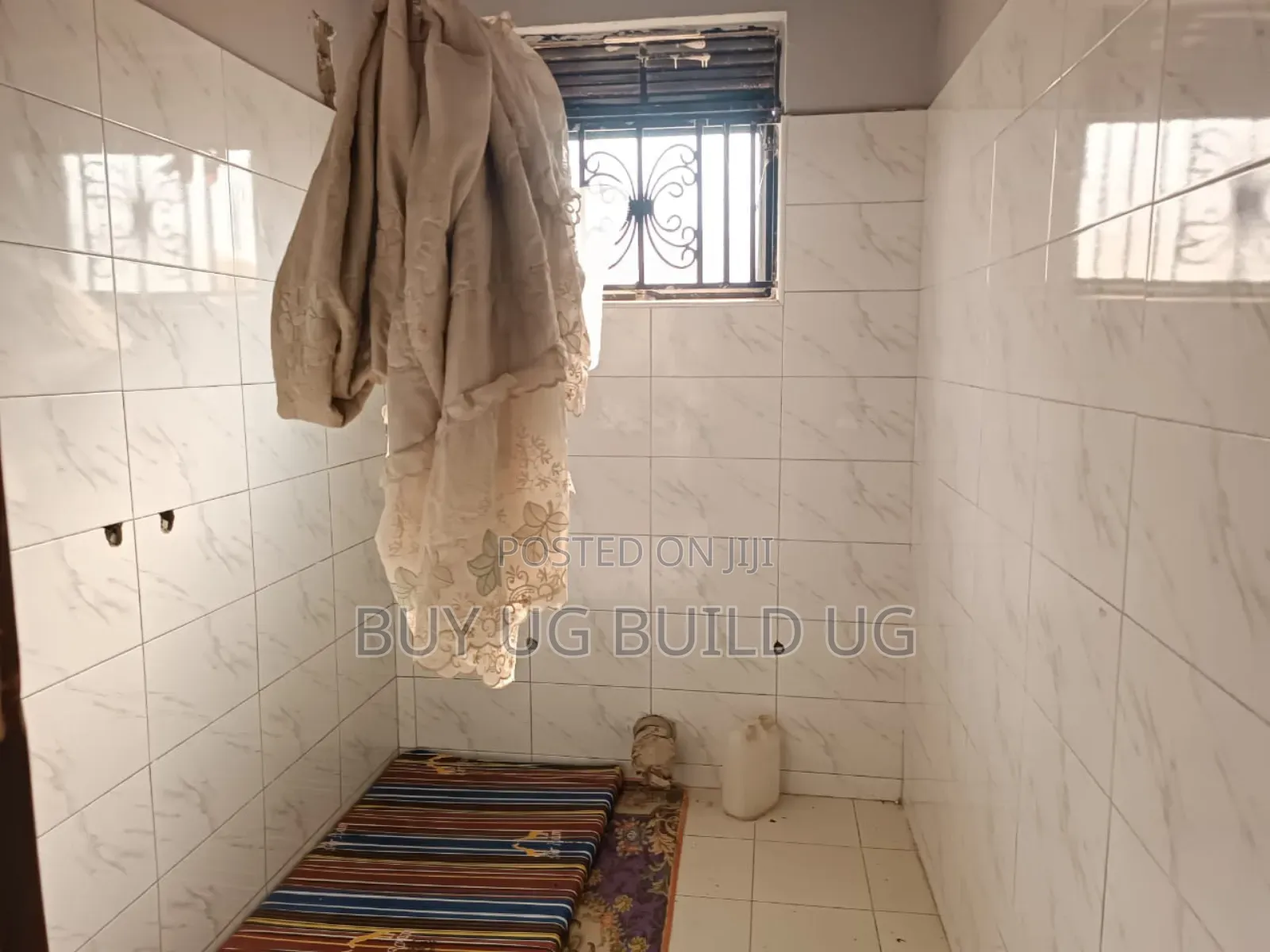 3bdrm Bungalow in Kira Nakwero, Division B for sale