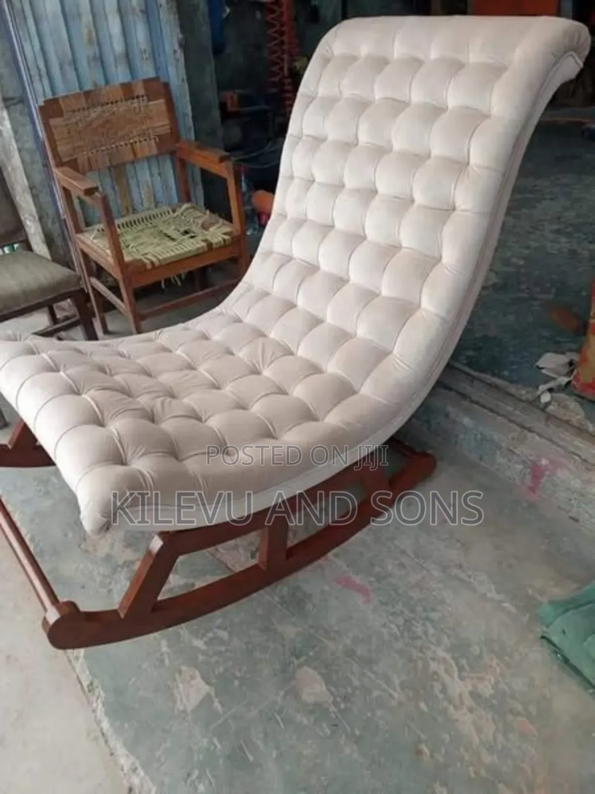Locking Chair at Affordable Price