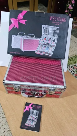 Ever Young Professional Makeup Storage Box
