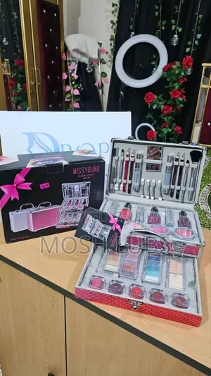 Ever Young Professional Makeup Storage Box