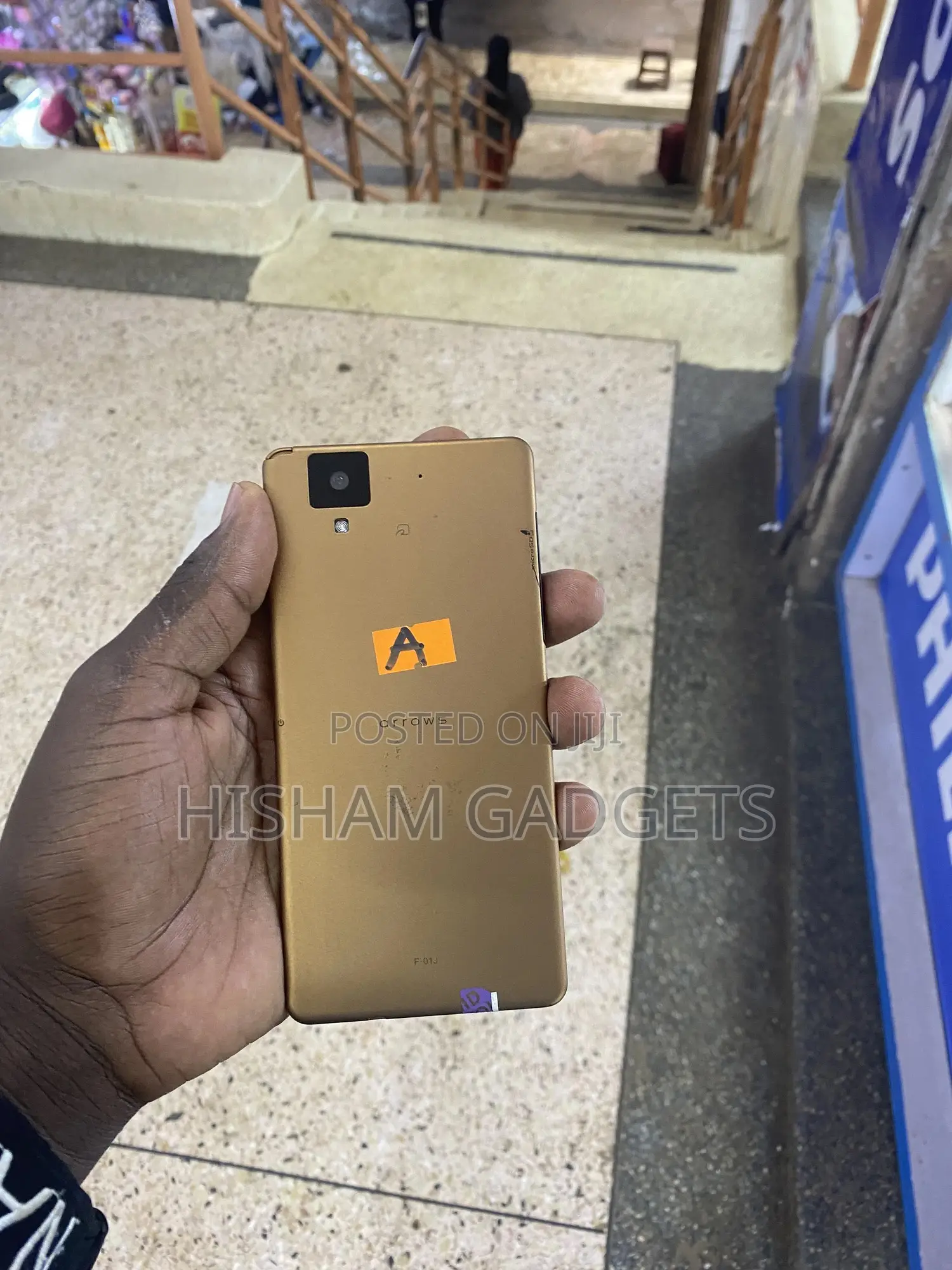 Fujitsu Arrows NX F-01J 32 GB Gold
