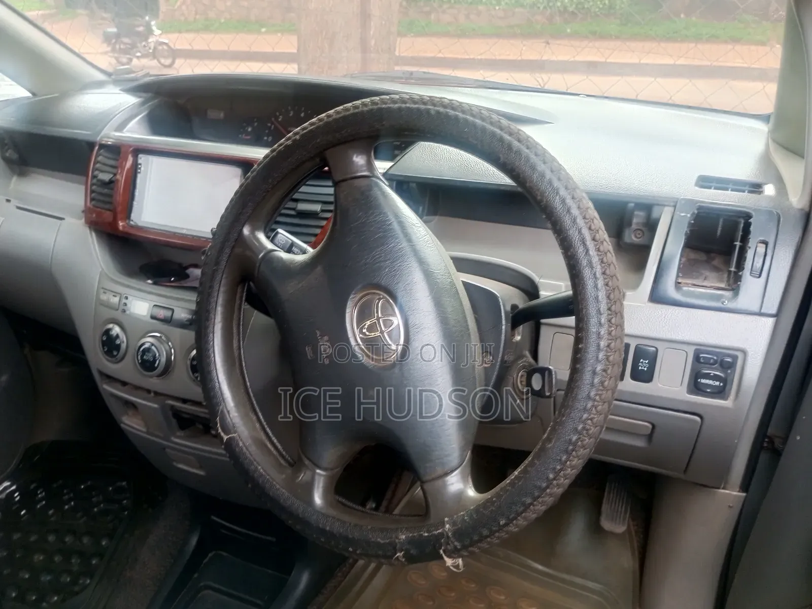 Toyota Noah 2003 Silver