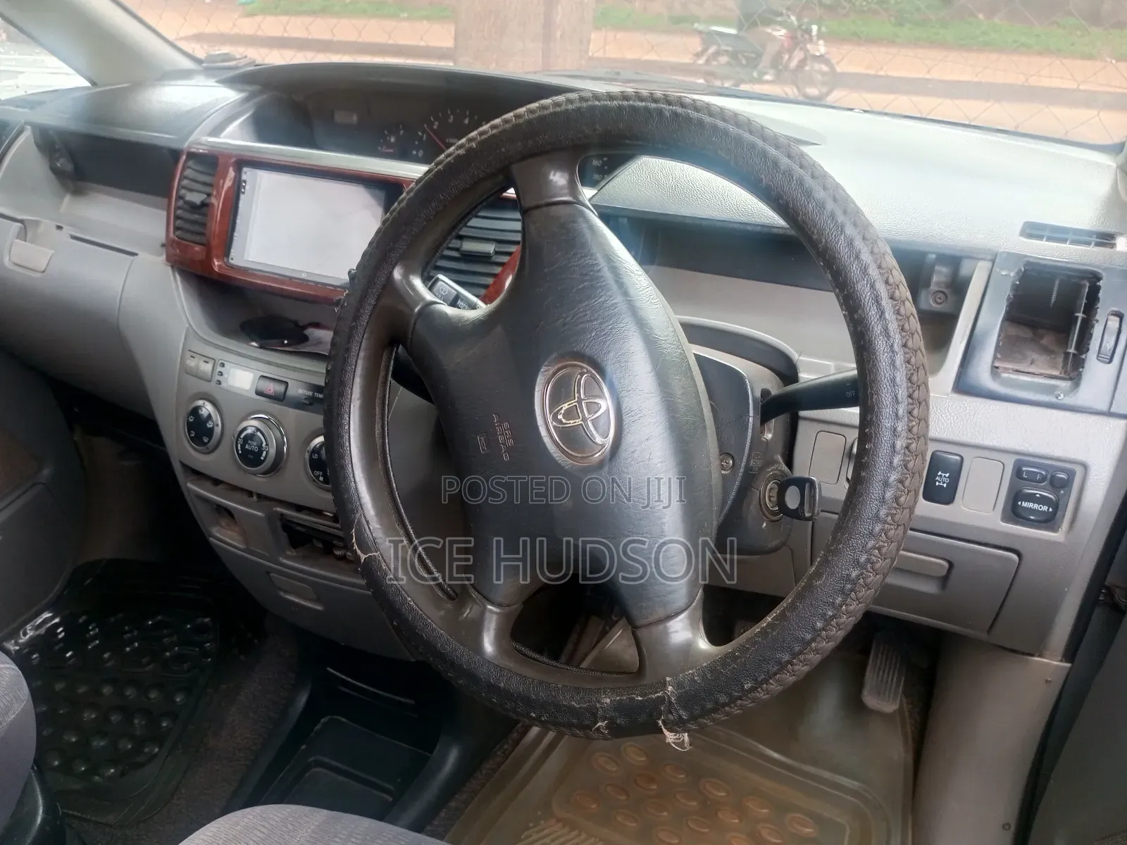 Toyota Noah 2003 Silver