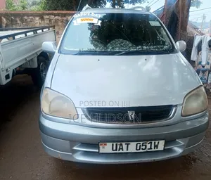 Toyota Raum 2003 Silver