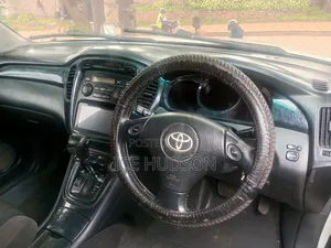 Toyota Kluger 2004 White