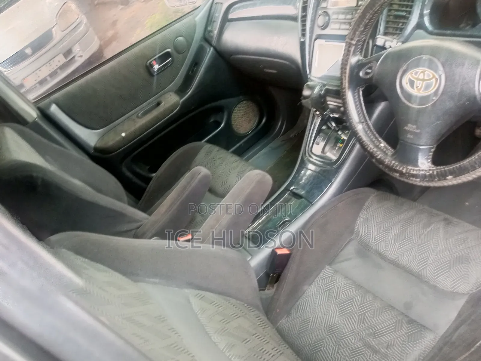 Toyota Kluger 2004 White