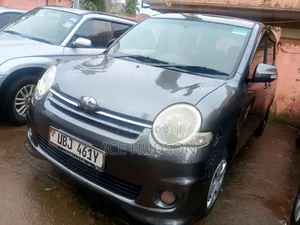 Toyota Sienta 2007 Gray